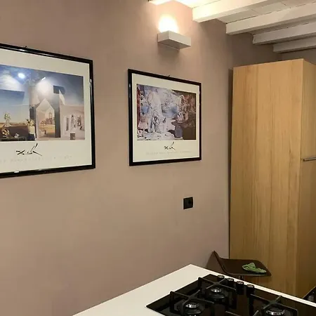 Apartment La Casa Di Lalla In Pieno Centro.